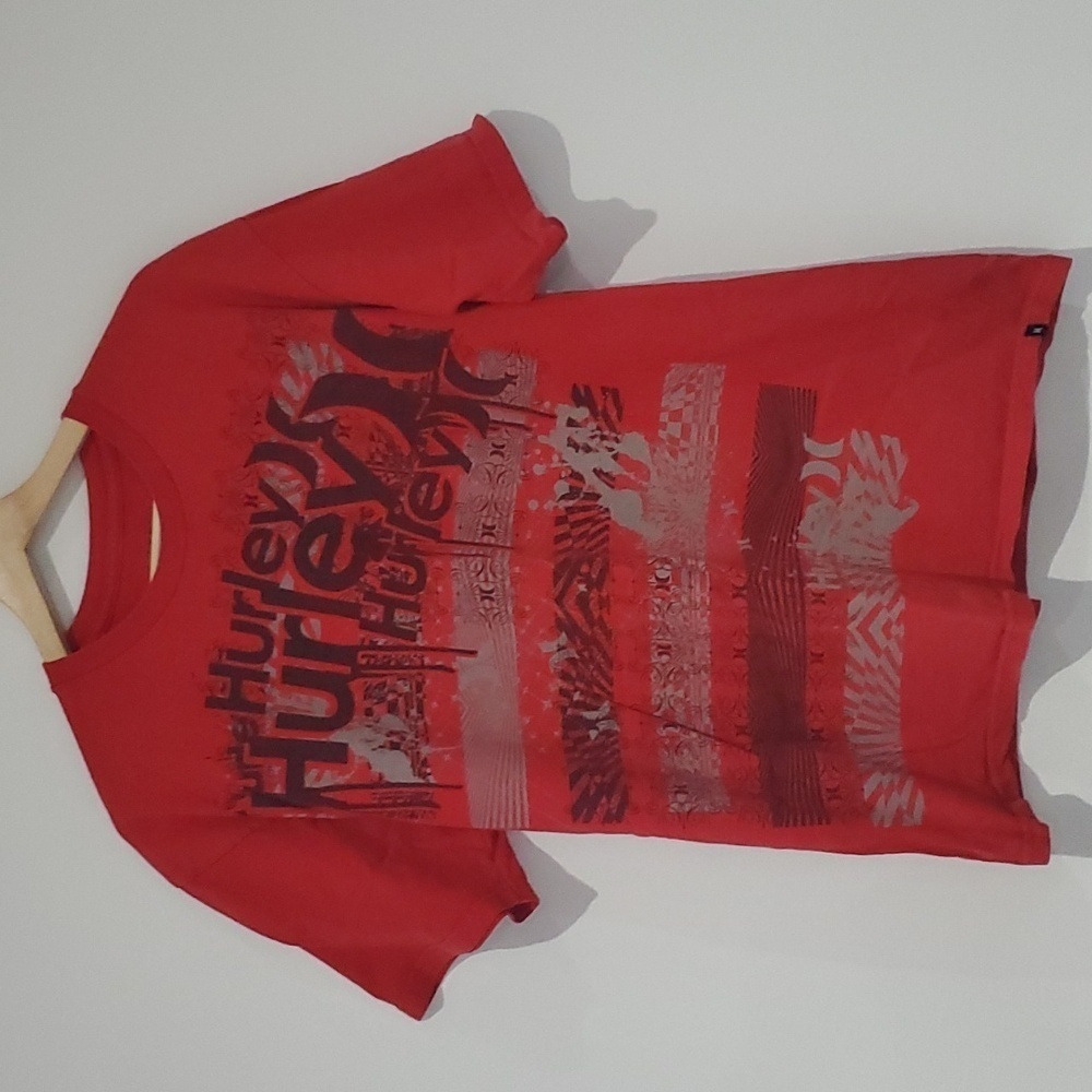 Vintage Hurley Red All-Over Logo Graphic Skater T-Shirt Size L